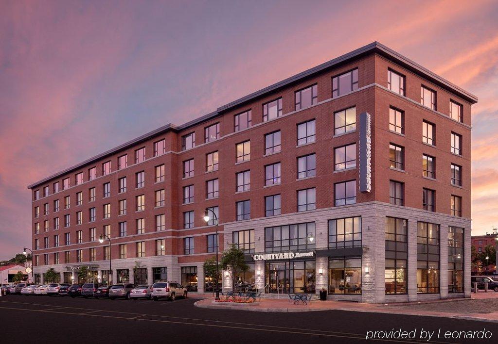 Courtyard By Marriott Portland Downtown/Waterfront Hotel Exterior photo